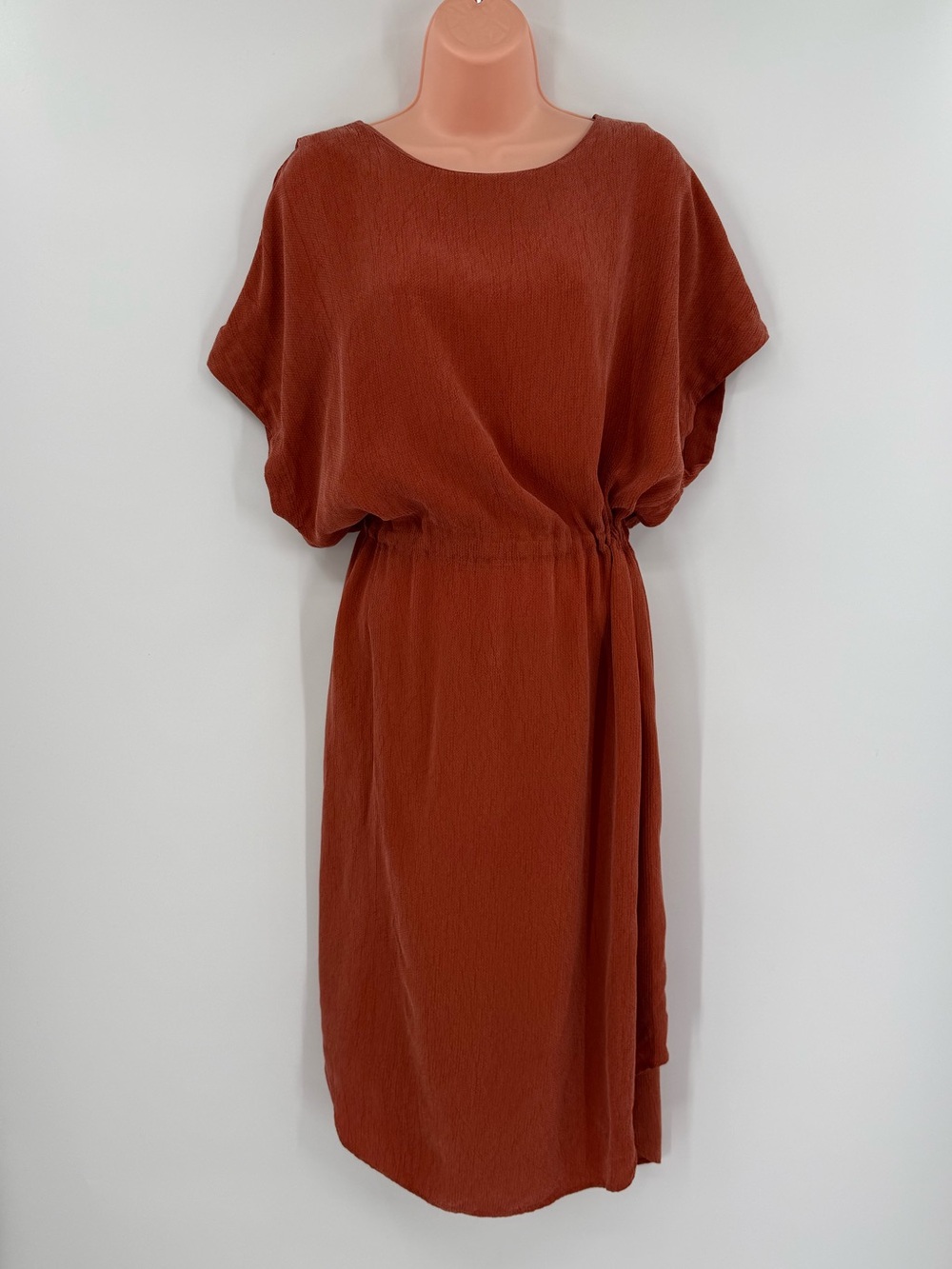 7115 by Szeki Dolman Sleeve Drawstring Midi Dress | Rust | Medium - Picture 1 of 5